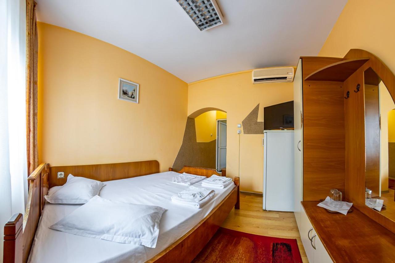 Motel Dasiana Тиргу-Жіу Екстер'єр фото