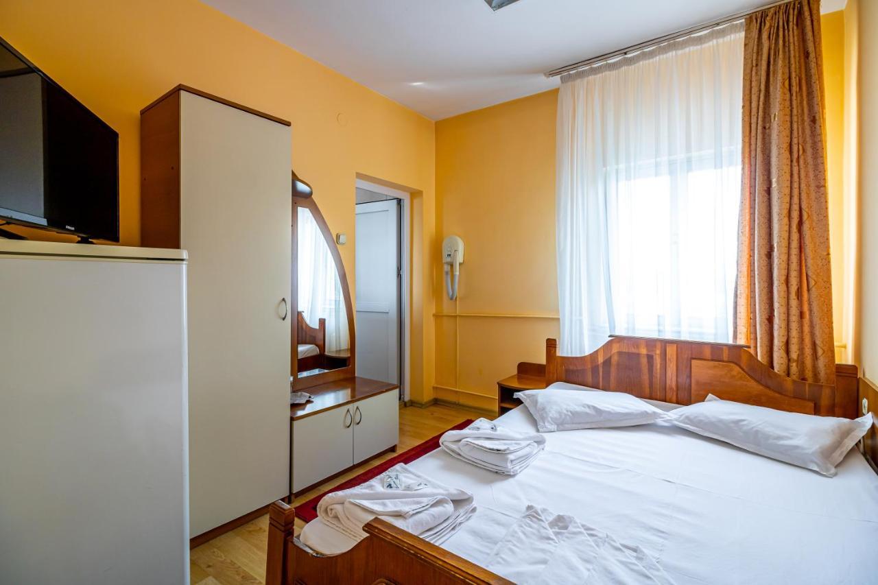 Motel Dasiana Тиргу-Жіу Екстер'єр фото